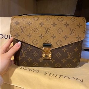 SOLD OUT “””Louis Vuitton Pochette Métis reverse